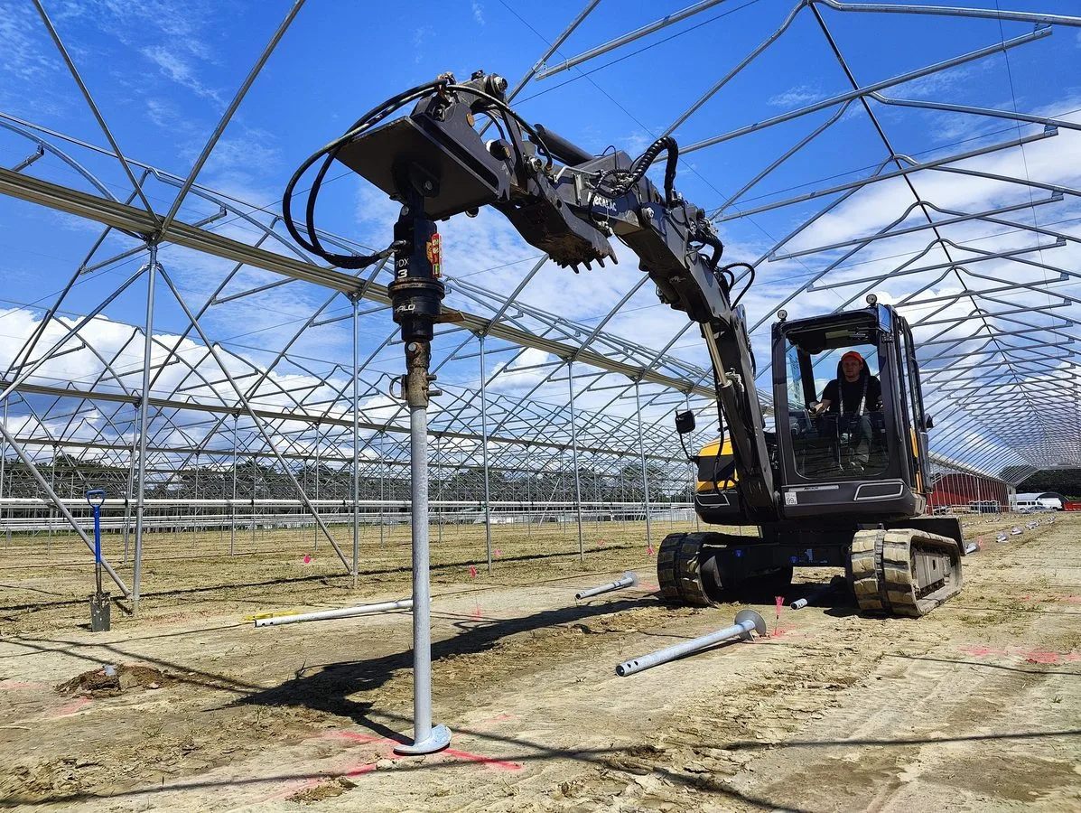 Βιδωτός πάσσαλος έναντι γεωβίδας