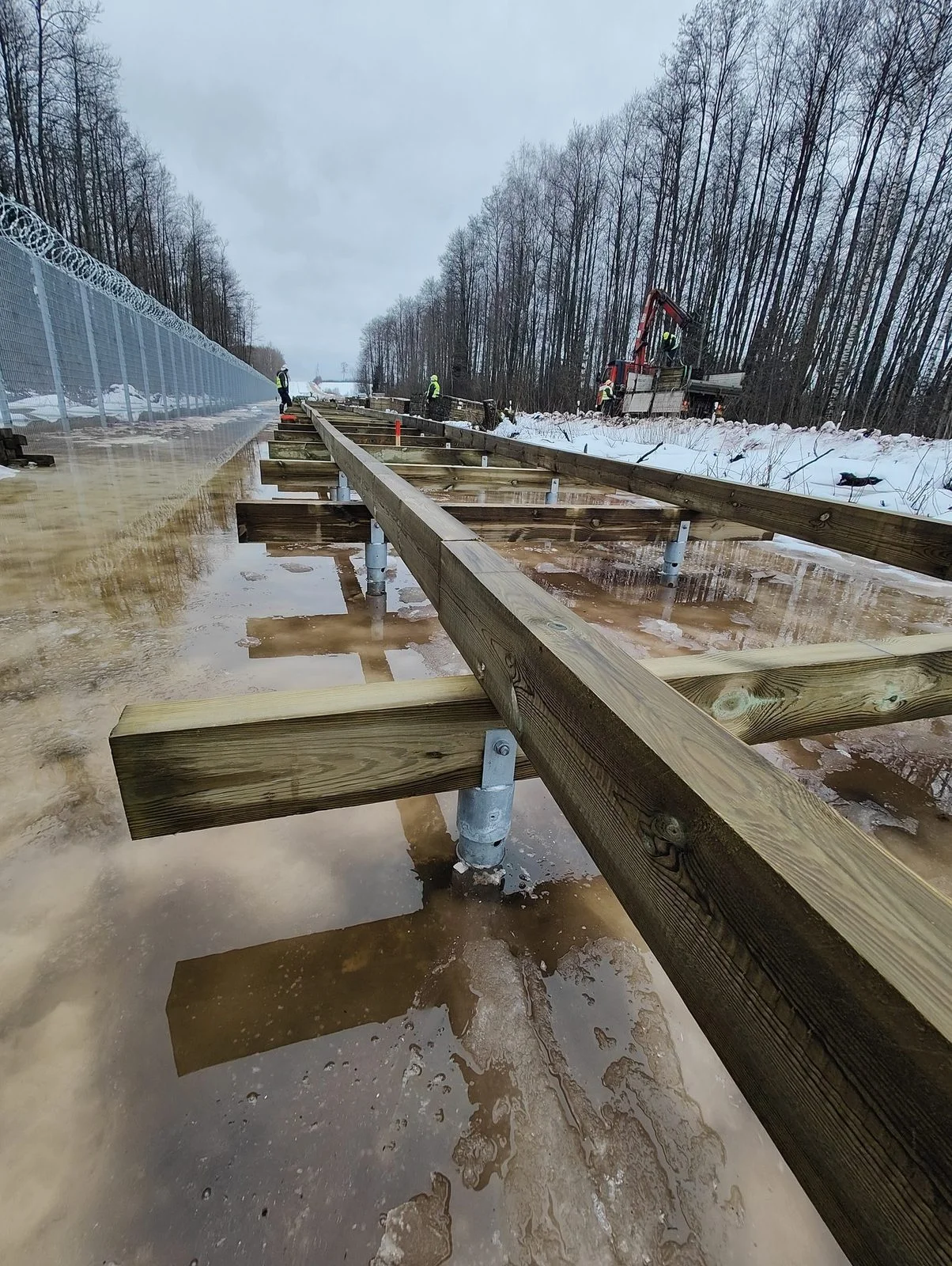 Timber frame mounted on screw pile brackets